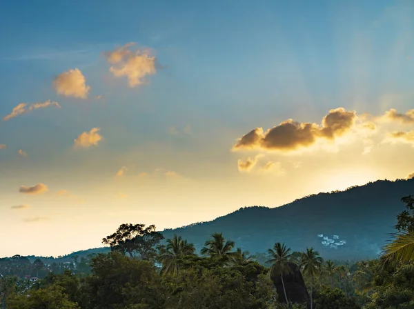 Paisaje Natural Con Colorido Atardecer Sobre Colina Con Fondo Cielo —  Fotos de Stock