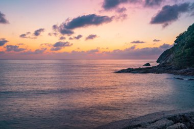 Deniz aşırı dramatik günbatımı manzarası, seyahat konsepti 