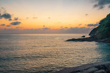 Deniz aşırı dramatik günbatımı manzarası, seyahat konsepti 