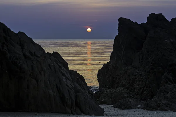 Vista Panorámica Dramática Puesta Sol Sobre Mar Concepto Viaje — Foto de Stock