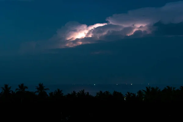 Naturlandschaft Mit Dunklem Himmel Über Dem Meer Bei Nacht — Stockfoto