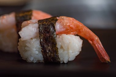 Japonya karides suşi