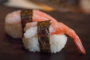 Japonya karides suşi