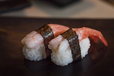 Japonya karides suşi