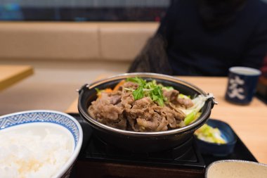 Japonya sığır eti sukiyai