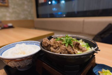 Japonya sığır eti sukiyai