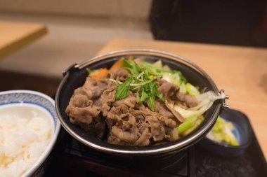 Japonya sığır eti sukiyai