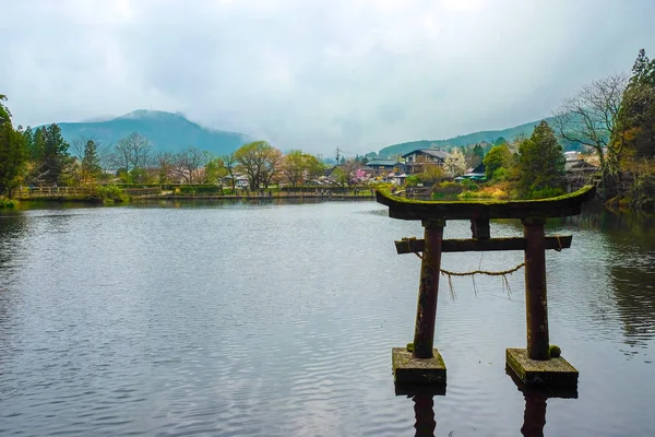 El paisaje primaveral de Yufuin en Japón — Foto de Stock