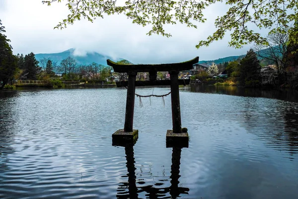 El paisaje primaveral de Yufuin en Japón — Foto de Stock