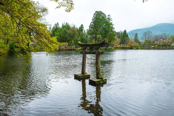 El paisaje primaveral de Yufuin en Japón — Foto de Stock