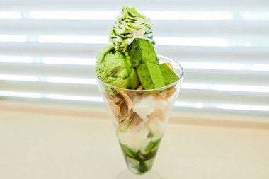 Yeşil çay Matcha dondurma ve vanilya parfe