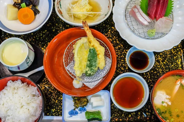 Set tradicional de comida marina japonesa en Fukuoka Japón —  Fotos de Stock