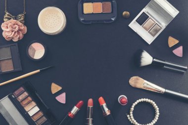 Kozmetik güzel kadın için ayarla