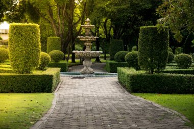 Çeşme Park sert güneş ışığı ile