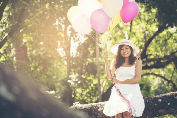 Letní Dovolená Oslava Životního Stylu Koncepce Krásná Žena Venkovní Barevné — Stock fotografie