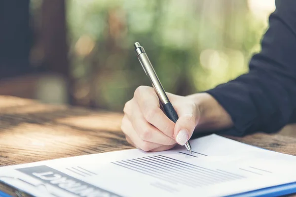 Beautiful Business Woman Using Pen Signing New Contract Starting Projects — Stockfoto