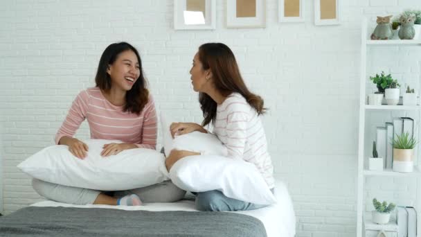 Zwei Ziemlich Beste Freunde Für Immer Freundin Reden Umarmen Lachen — Stockvideo