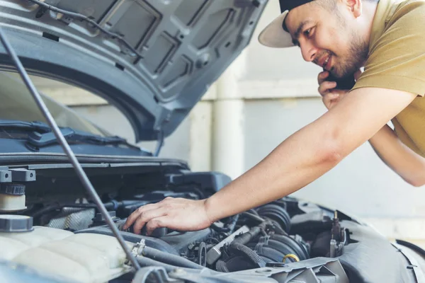 Mechanik Car Service Garażu Samochodowym Auto Samochód Pojazdy Serwisu Budowy — Zdjęcie stockowe