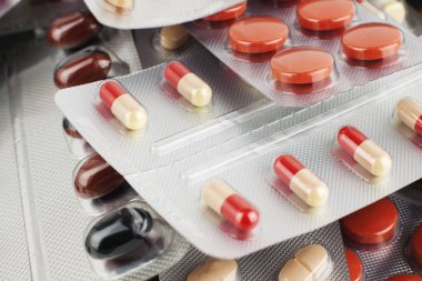 Farklı renk hap yığını 