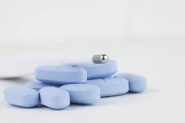 Mavi haplar ve termometre