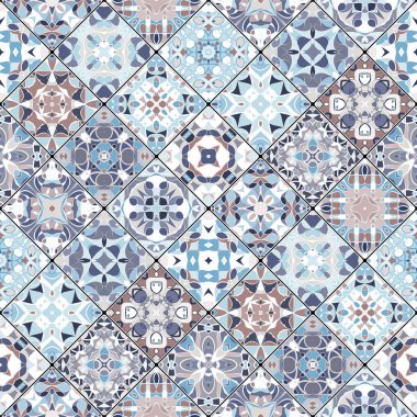 Mozaik kümedeki soyut desenler.