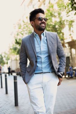 Duygusal mutlu iş adamı portresi