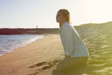 Okyanusa seyir kız. Yaz ruh hali.