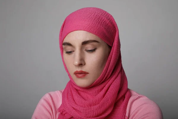 Close-up portrait of a muslim young woman wearing a head scarf and looking down. Isolated. — Stock Photo, Image