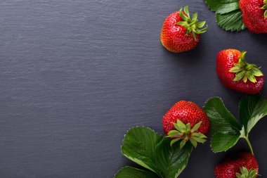 Kırmızı olgun çilek