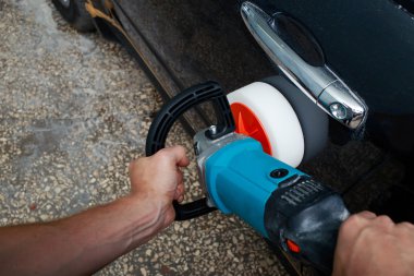 Siyah araba parlatma