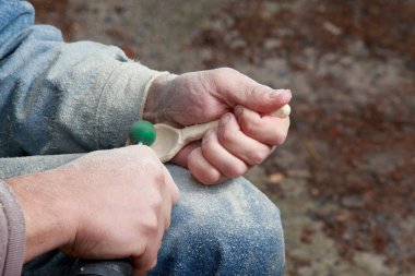 marangoz çalışıyor