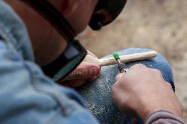 marangoz çalışıyor