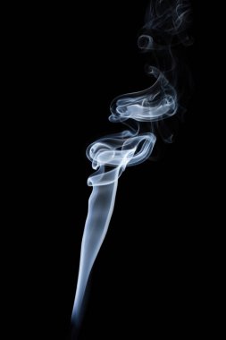 dumanı siyah arkaplanda