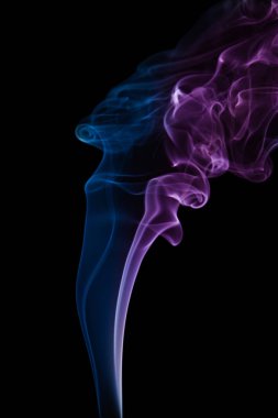 dumanı siyah arkaplanda