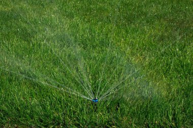 su püskürtme yağmurlama