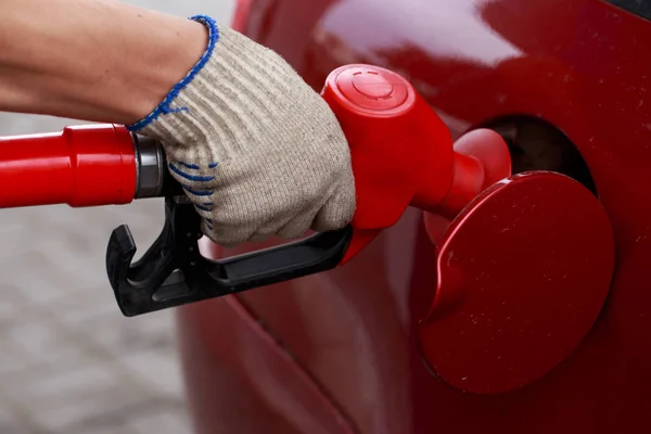 Remplissage de voiture avec de l'essence — Photo