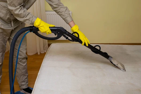 Dry cleaning of a mattress — Stock Photo, Image