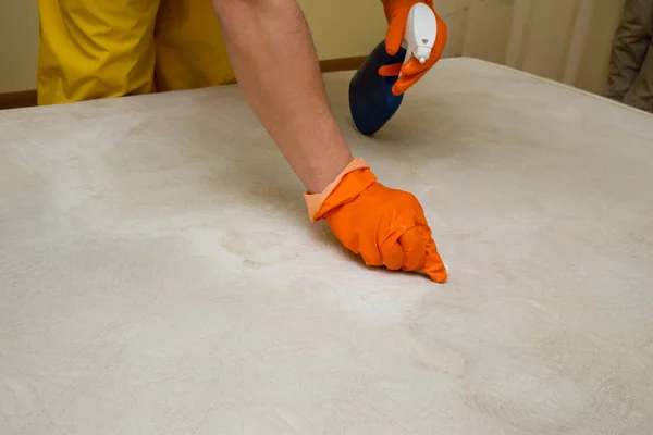 Dry cleaning of a mattress — Stock Photo, Image