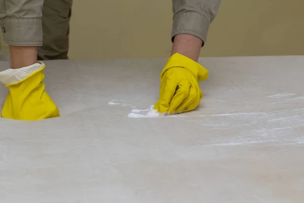 Dry cleaning of a mattress — Stock Photo, Image