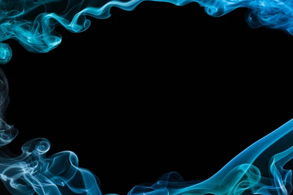 검은 배경에 푸른 연기 — 스톡 사진