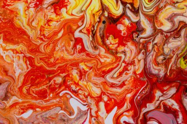 Kırmızı ve sarı tonlarda akrilik boyanın soyut arkaplanı