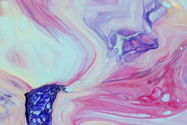 Sarı ve mor tonlarda akrilik boyanın soyut arkaplanı