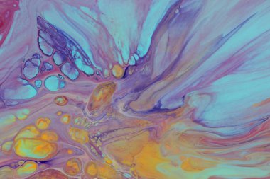 Sarı ve mor tonlarda akrilik boyanın soyut arkaplanı