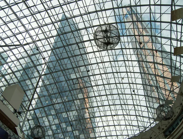Bakgrund av moderna glas byggnad tak köpcentrum — Stockfoto