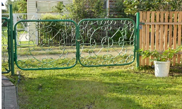 Green metal gate with a wicket - fence garden — Stock Photo, Image