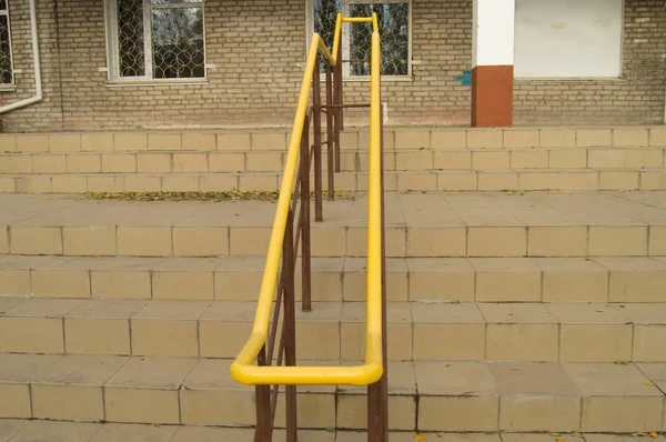 Stairs with handrail to the entrance of the modern building — Stock Photo, Image