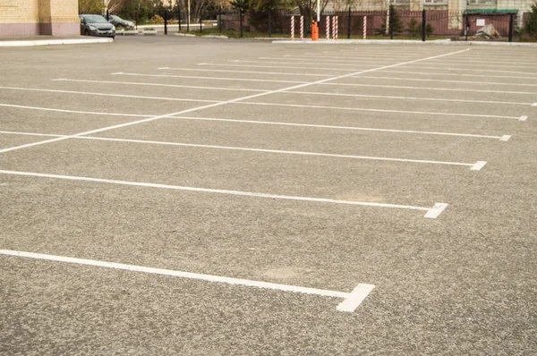 Road marking on the asphalted Parking lot without cars — Stock Photo, Image