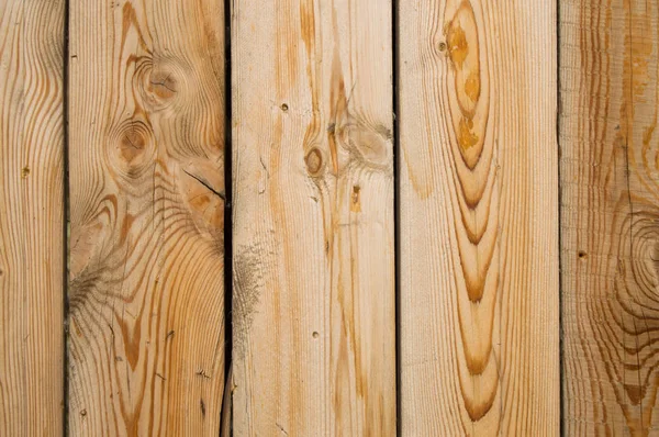 Planches en bois clair avec fissures, fond de texture marron — Photo