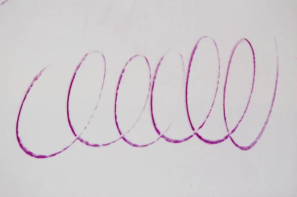 Επίχρισμα από καλλυντικά μολύβι σε άσπρο φόντο, ροζ γραμμή — Φωτογραφία Αρχείου