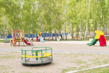 Renkli çocuk oyun Park alanında. Yaz, tatil, kimse